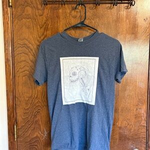 Gray Graphic T-Shirt with Skull Design